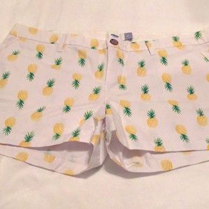 Old Navy women’s pineapple white shorts